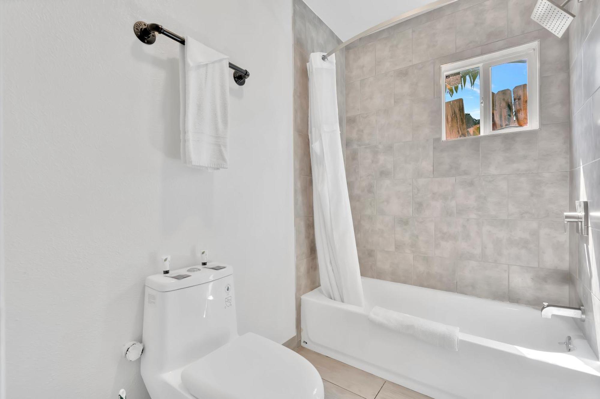 Tradewinds Motel Lakewood Exteriér fotografie