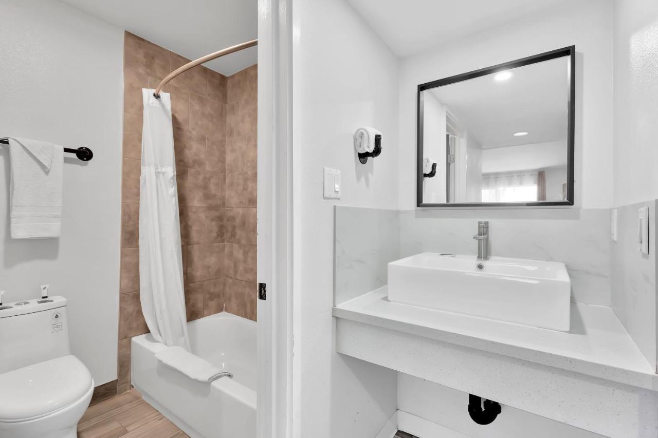 Tradewinds Motel Lakewood Exteriér fotografie