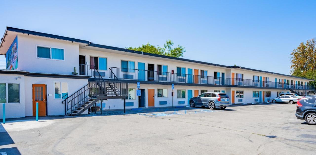 Tradewinds Motel Lakewood Exteriér fotografie